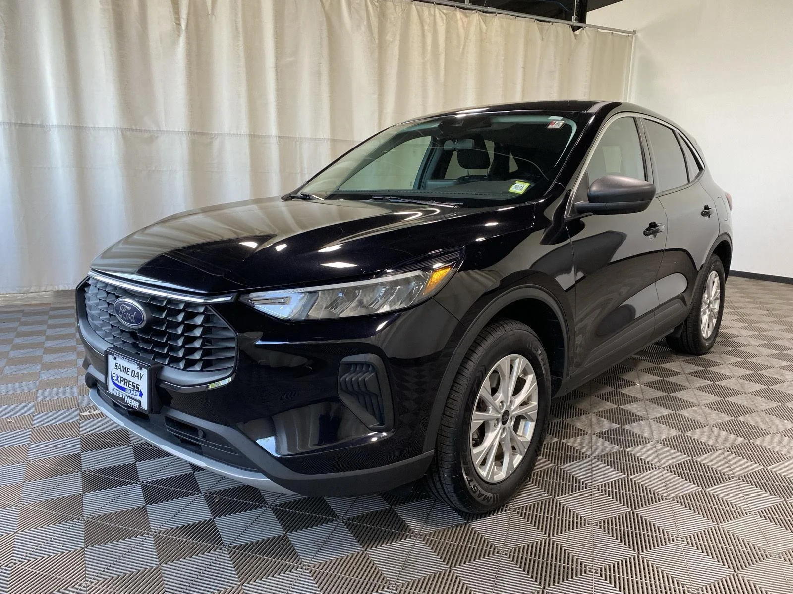 Used 2023 Agate Black Ford Active image 3