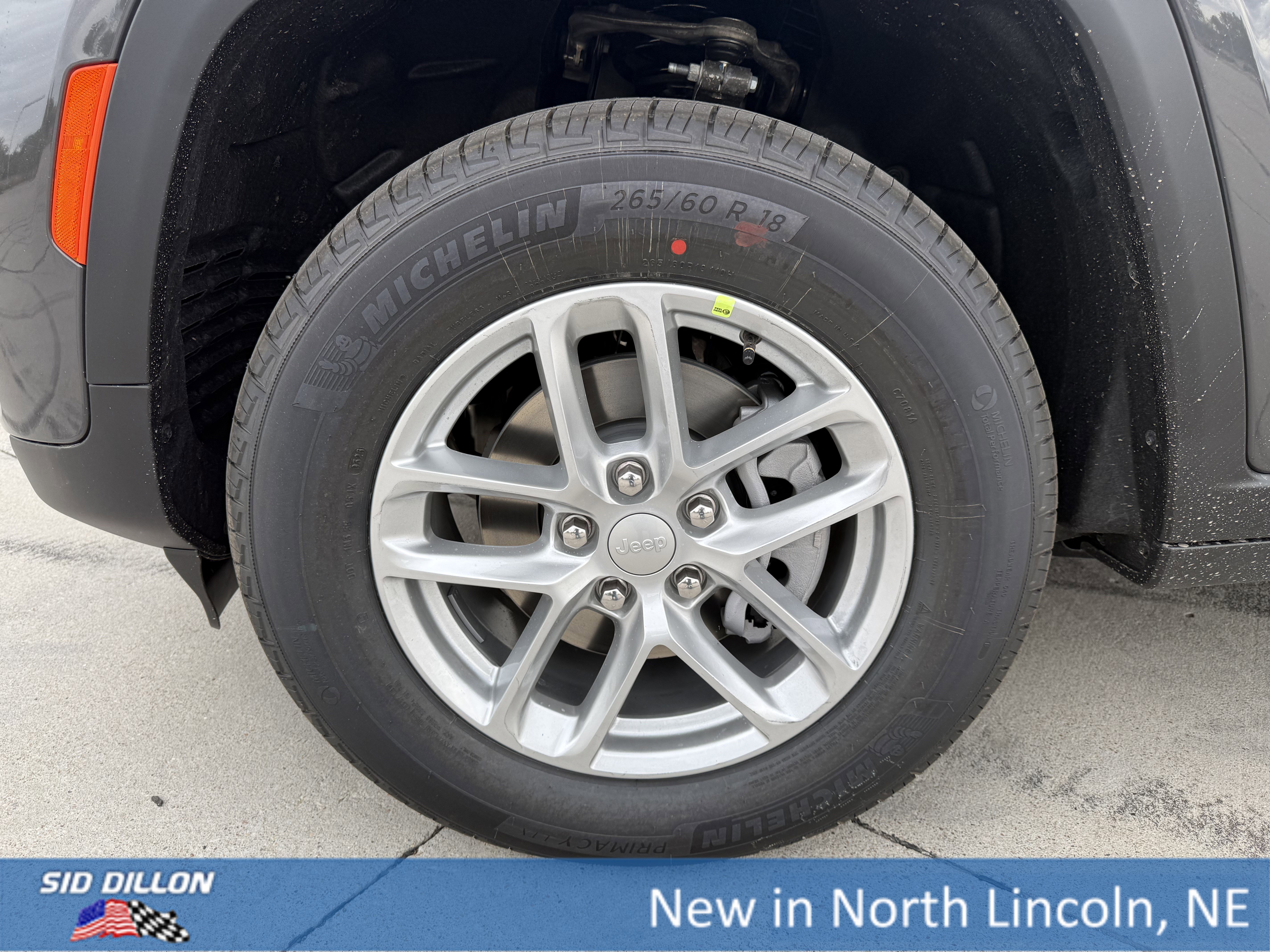 New 2026 Baltic Gray Metallic Clear-Coat Exterior Paint Jeep Laredo image 5