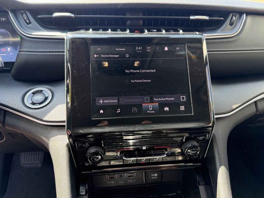 Used 2023 White/off-white Jeep Laredo image 21