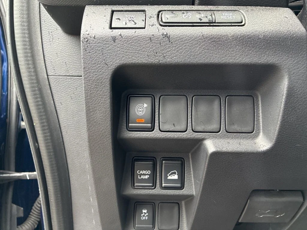 Used 2022 Blue Nissan SV image 11