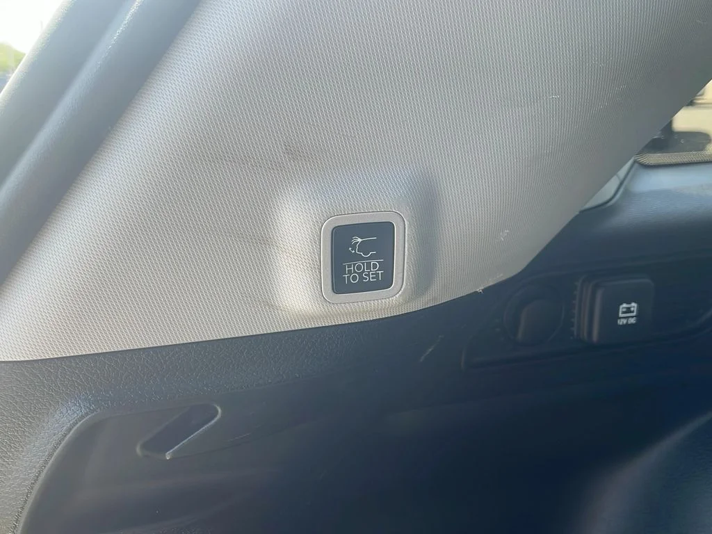 Used 2023 Bright White Jeep Limited image 10