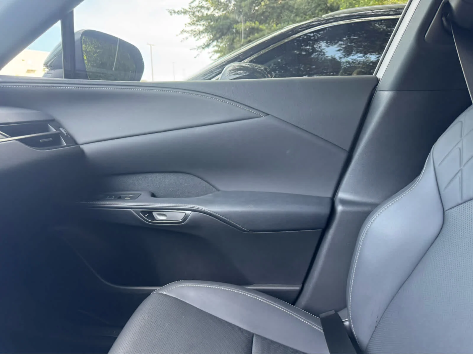 Used 2025 Nori Green Pearl Lexus Premium image 15