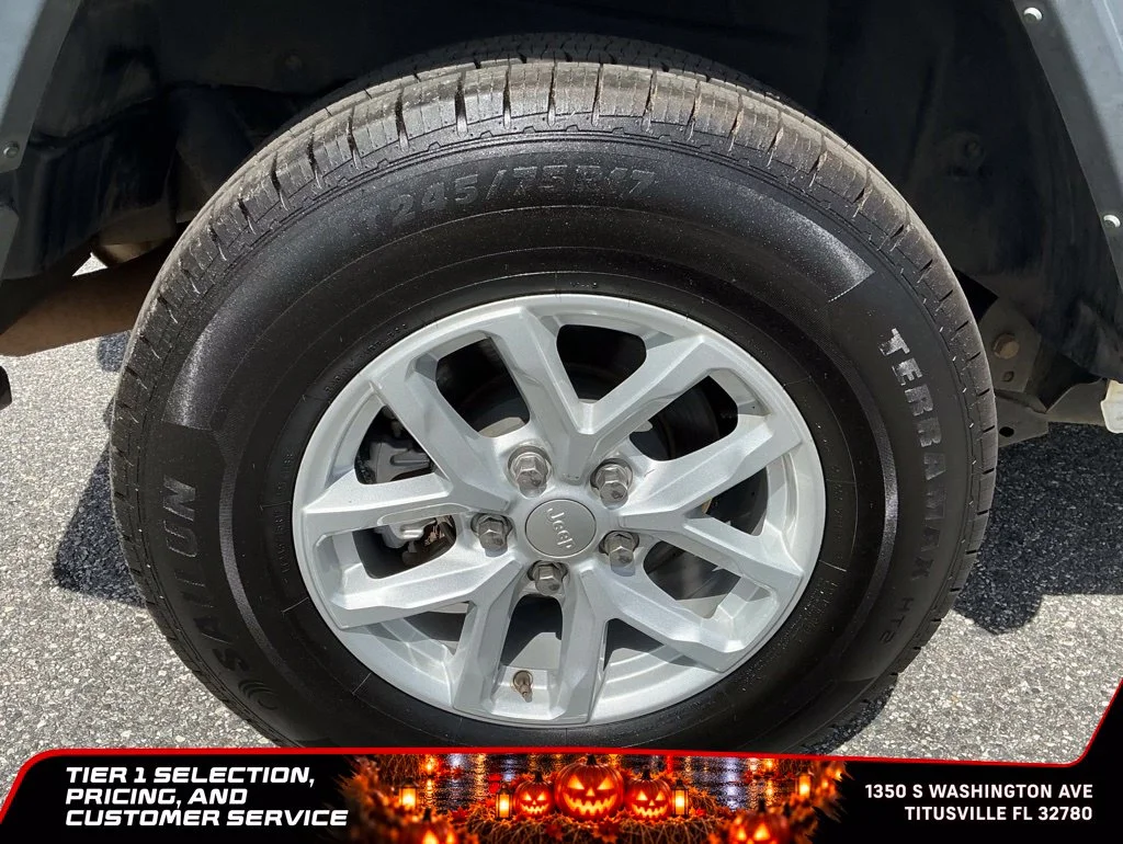 Used 2023 White Jeep Sport S image 12