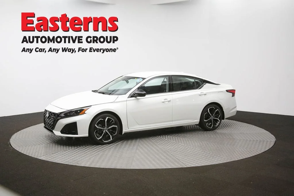 Used 2023 White Nissan 2.5 SR image 54
