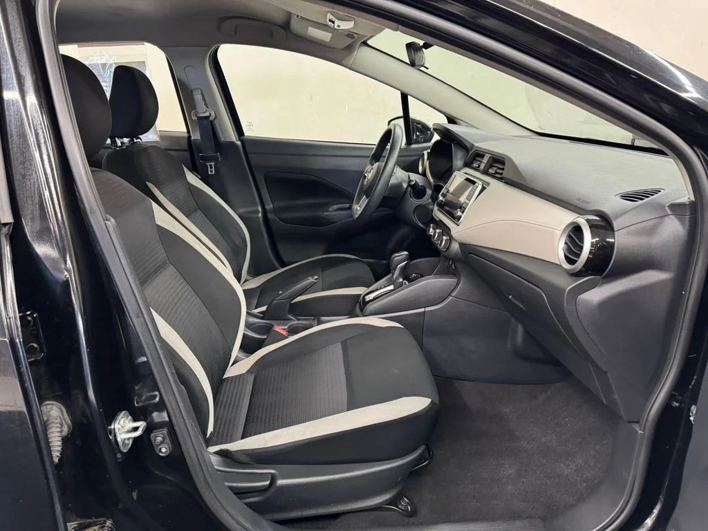 Used 2021 Black Nissan 1.6 SV image 28