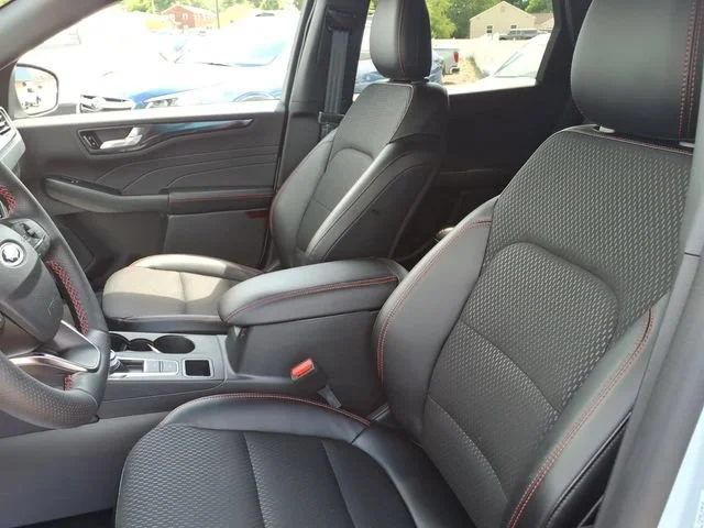 2025 Ford Escape Hybrid ST-Line Select - Photo 9