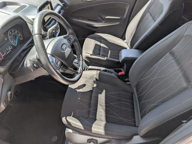 Used 2018 White Platinum Clearcoat Metallic Ford SE image 8