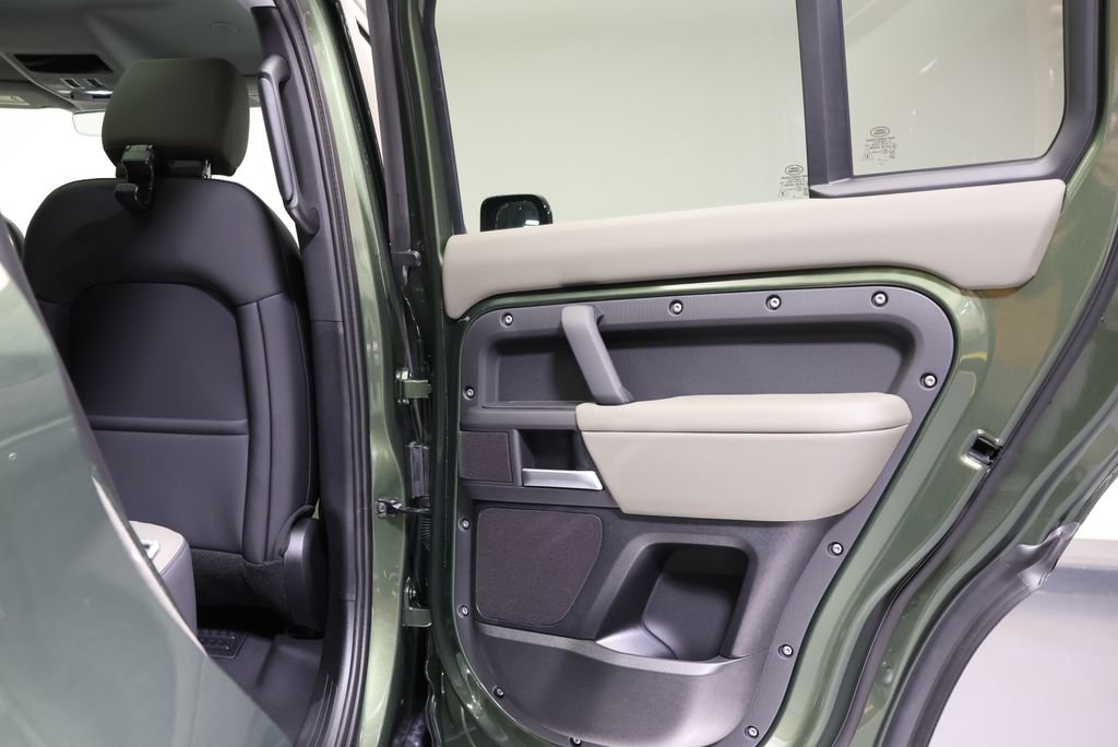 New 2026 Woolstone Green Land Rover S image 40