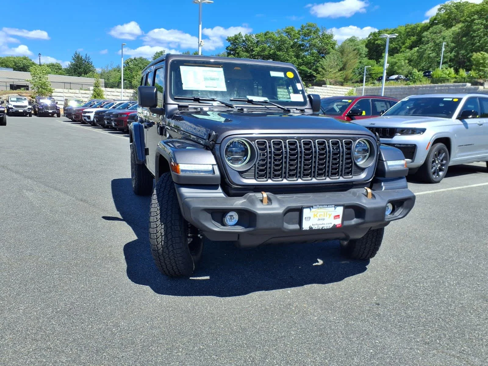 New 2026 Granite Crystal Metallic Clearcoat Jeep 85th Anniversary image 4
