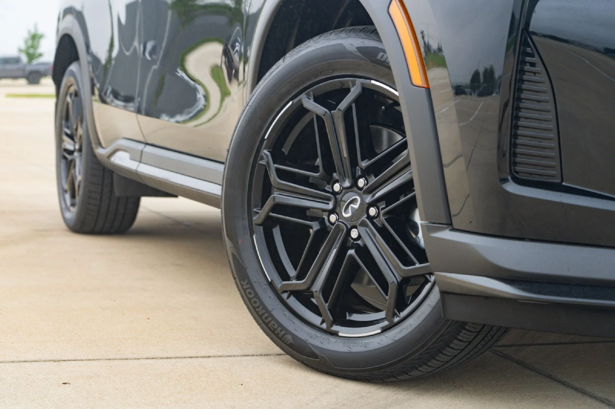 New 2027 MINERAL BLACK INFINITI Sport AWD image 2