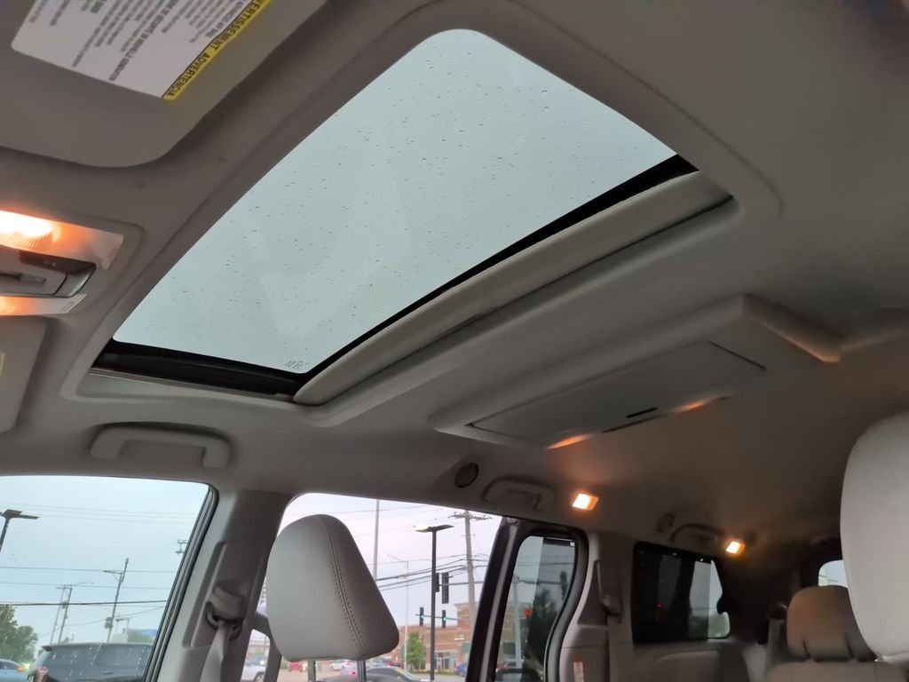 Used 2020 Gray Toyota XLE Premium image 21