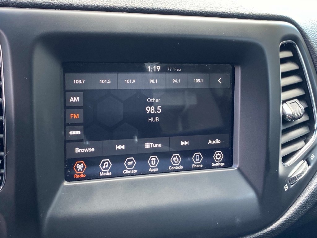 Used 2019 Black Jeep Latitude image 14