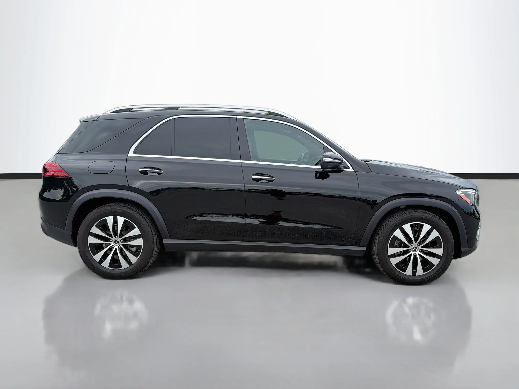 Used 2025 Obsidian Black Metallic Mercedes-Benz GLE 350 image 6