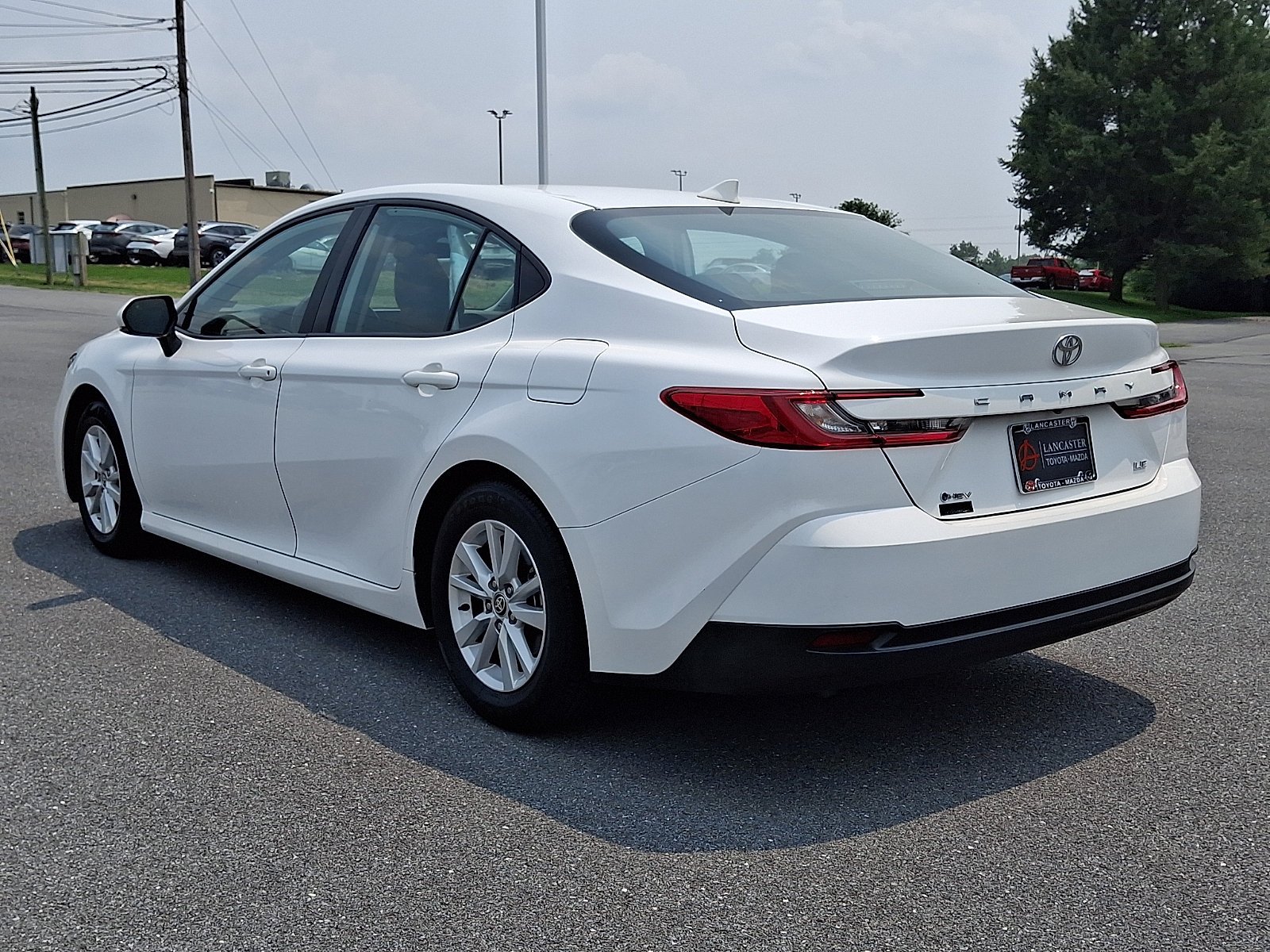 Used 2025 Wind Chill Pearl   089 Toyota LE image 5