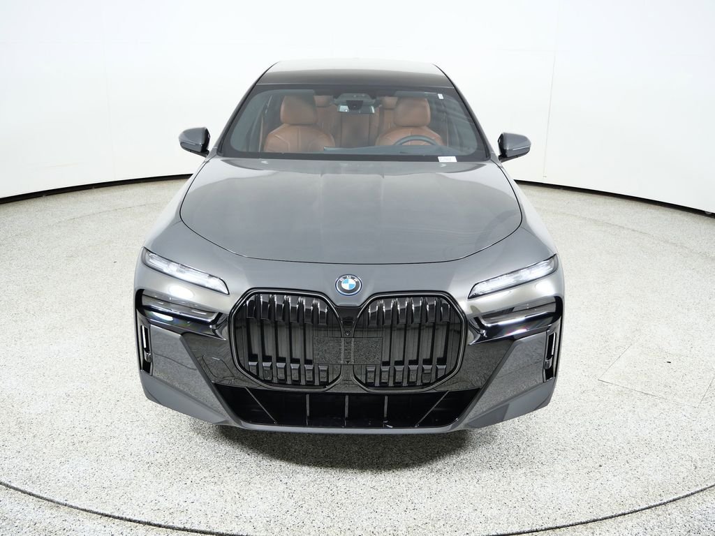 2025 BMW 7 Series 750e - Photo 16