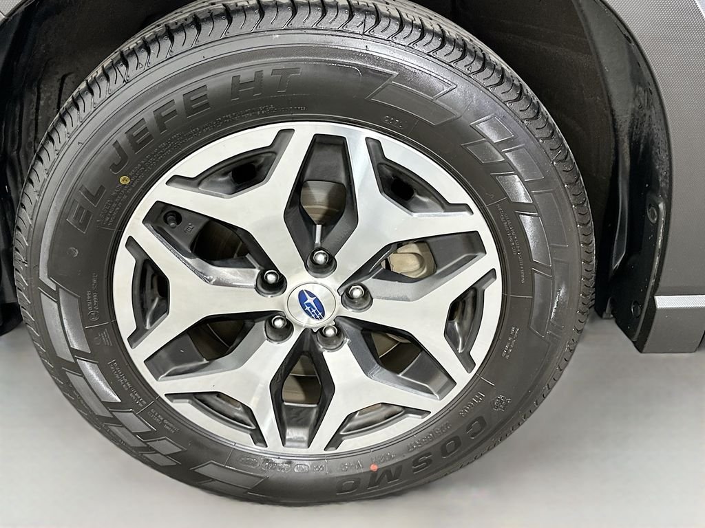 Used 2023 Gray Metallic Subaru Premium image 32