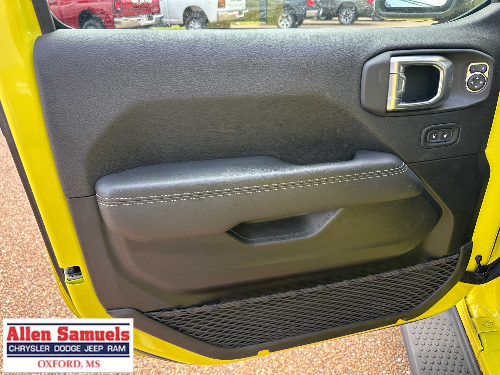Used 2022 High Velocity Clearcoat Jeep Unlimited Sahara image 48