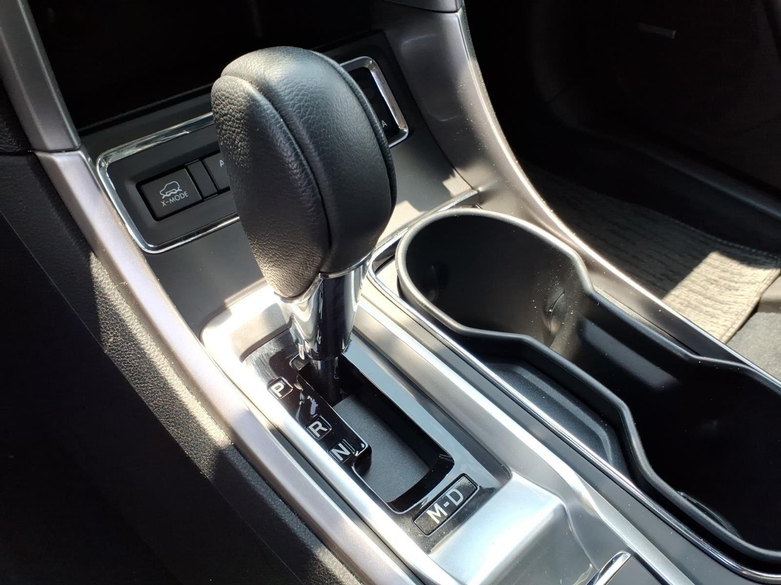 Used 2022 Crystal White Pearl Subaru Limited image 7
