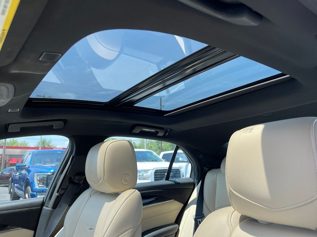 Used 2018 Crystal White Tricoat Cadillac 3.6L Luxury image 11