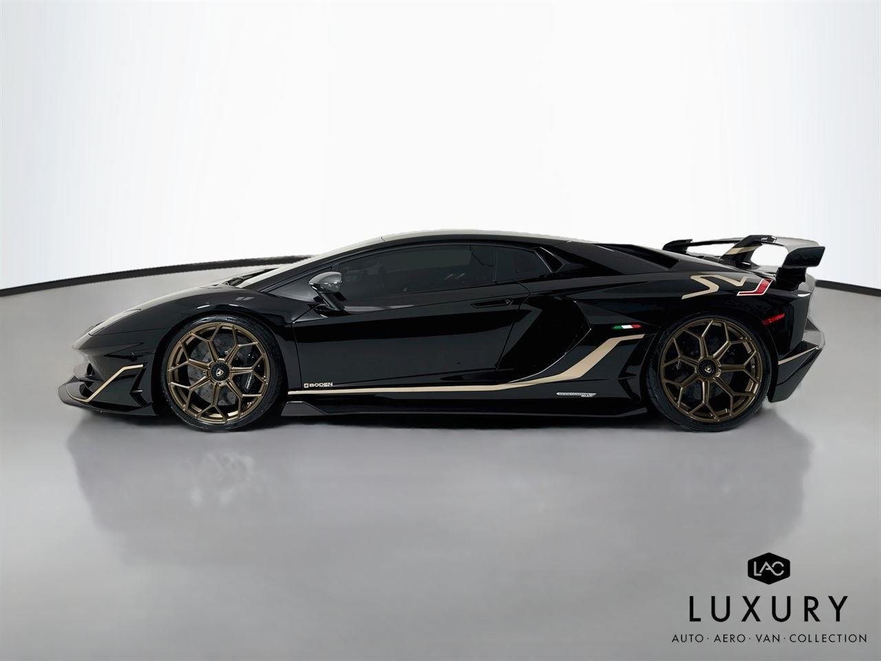 Used 2020 Nero Aldebaran Lamborghini SVJ | Boden Exhaust | Ext Carbon Pkg image 9