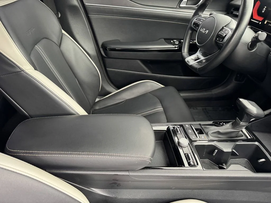 Used 2025 Gray Kia GT-Line image 8