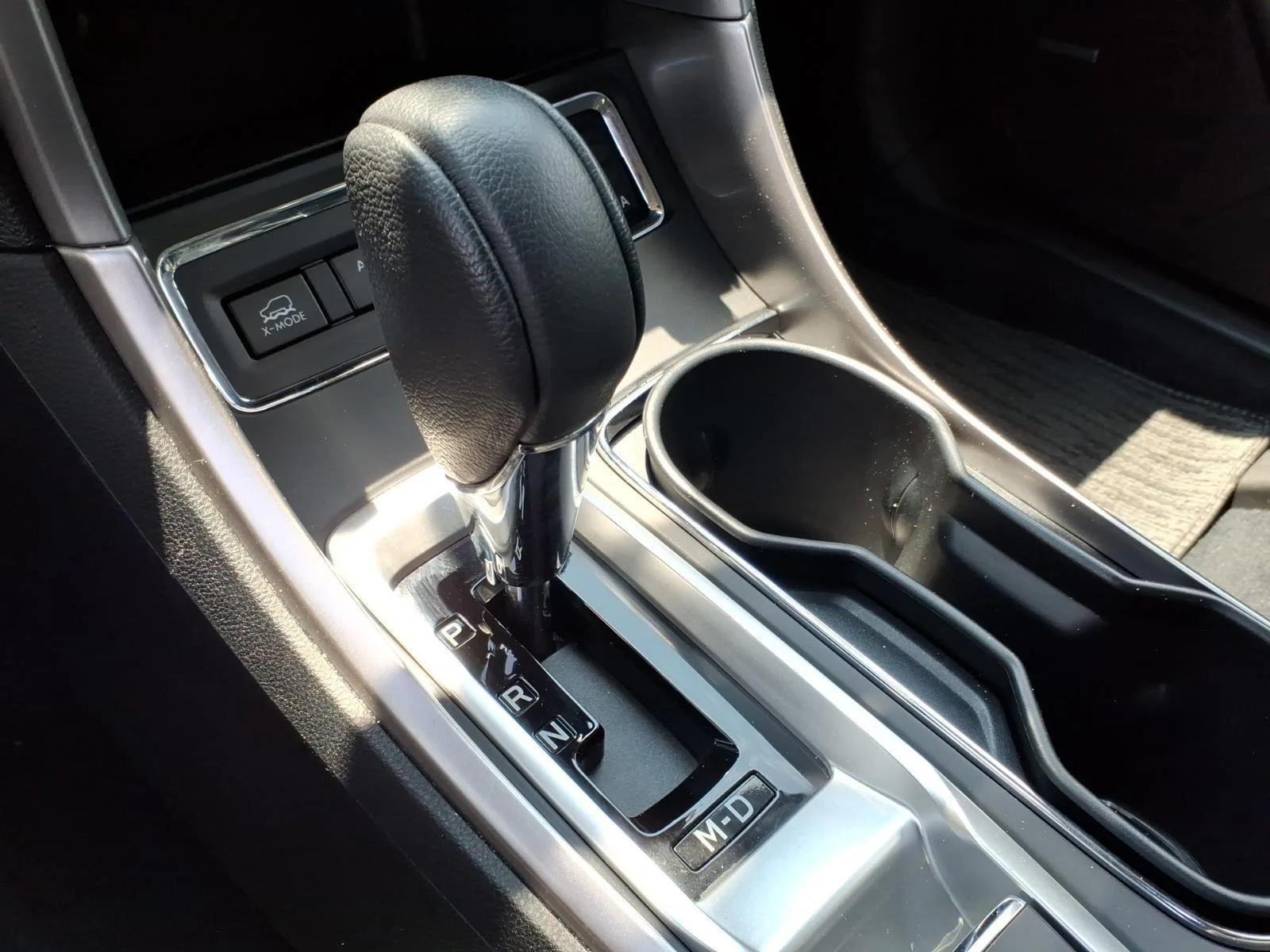 Used 2022 Crystal White Pearl Subaru Limited image 7
