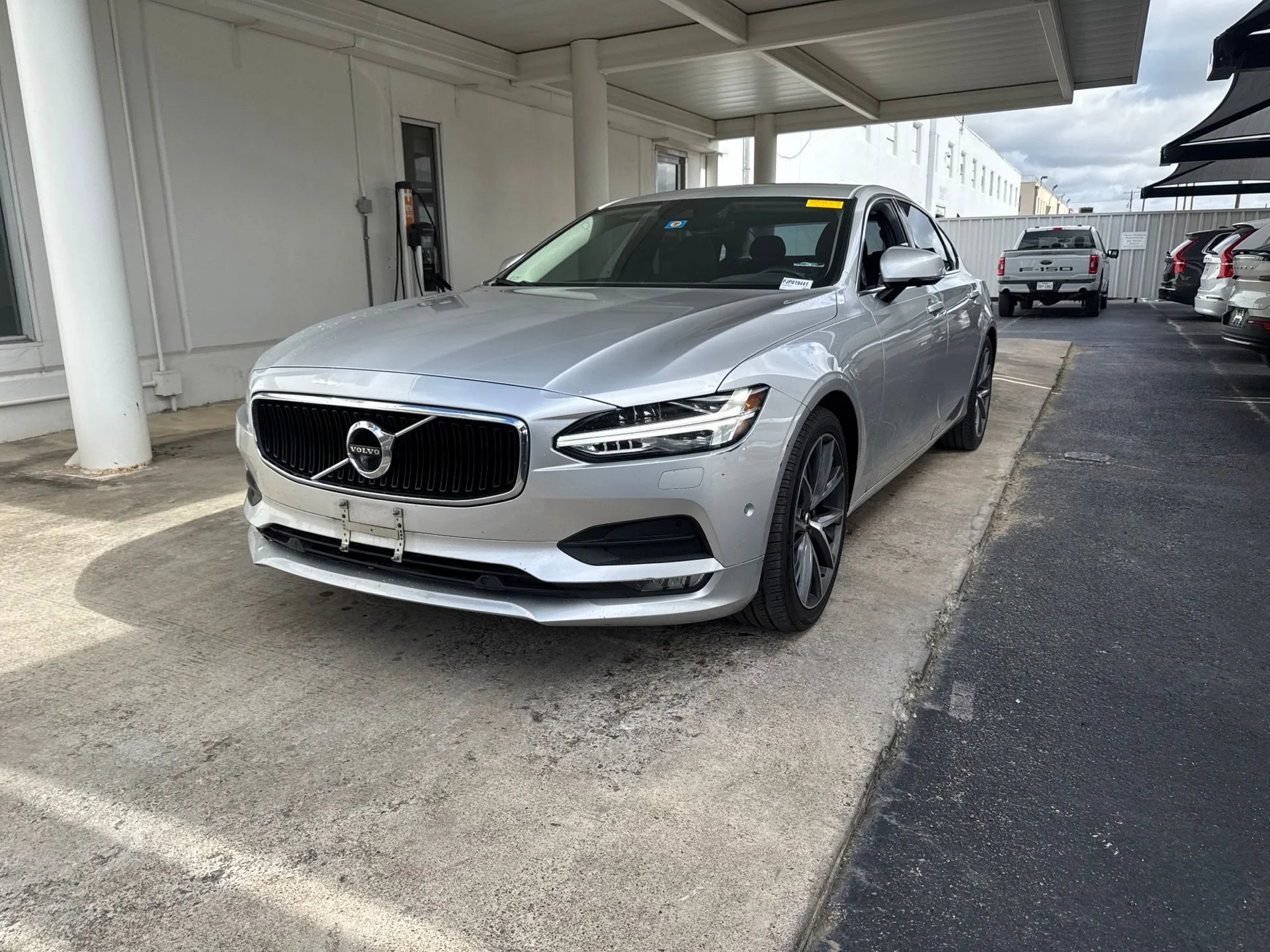 2018 Volvo S90 T5 Momentum FWD's photo
