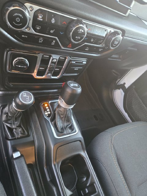 Used 2024 White Jeep Sahara image 13