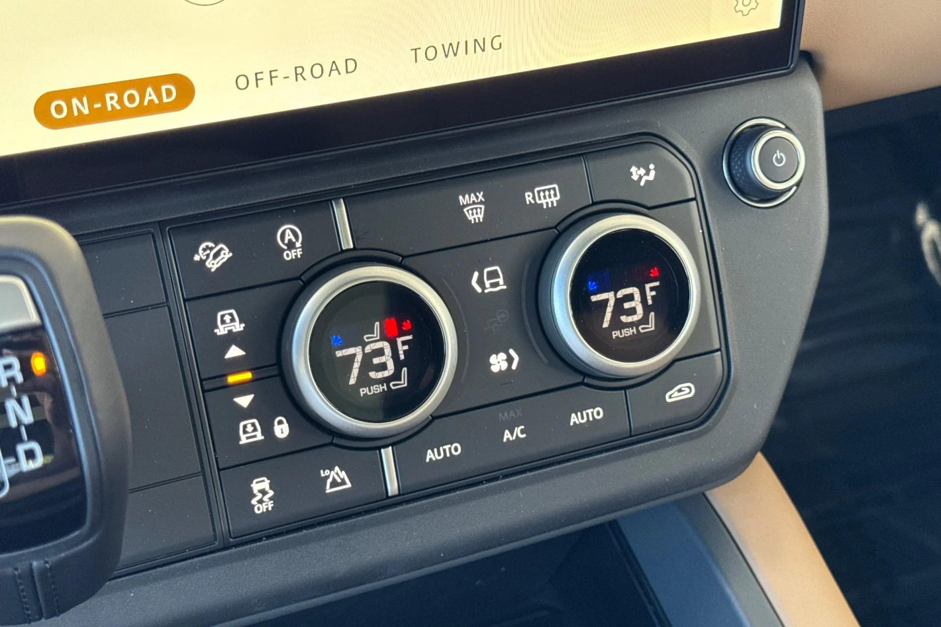 New 2026 Woolstone Green Land Rover X-Dynamic SE image 23