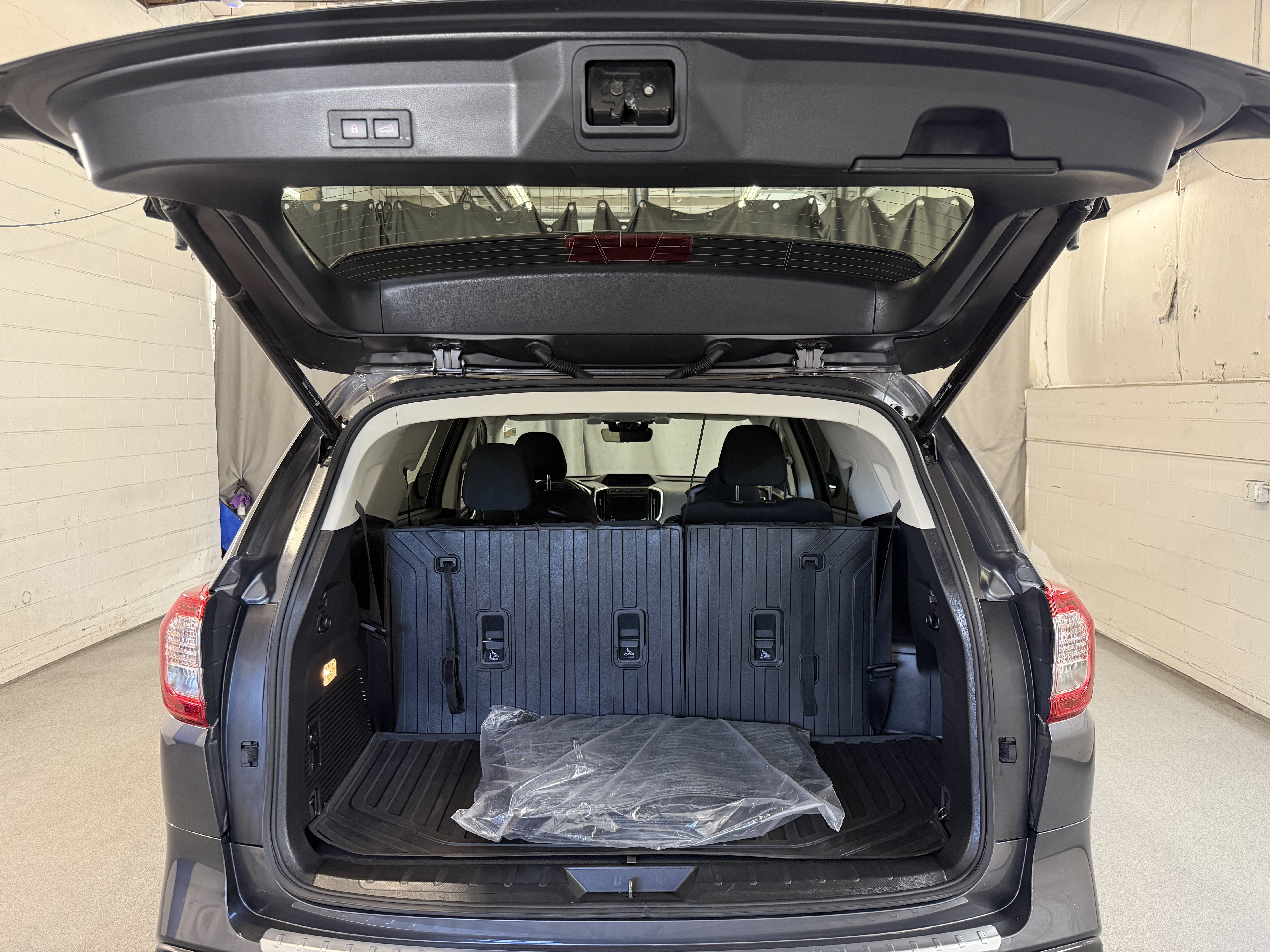 Used 2022 Magnetite Gray Metallic Subaru Premium image 8