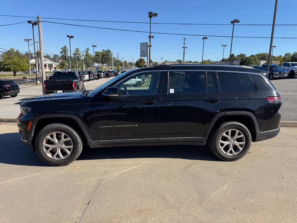 Used 2022 Black Jeep Limited image 9