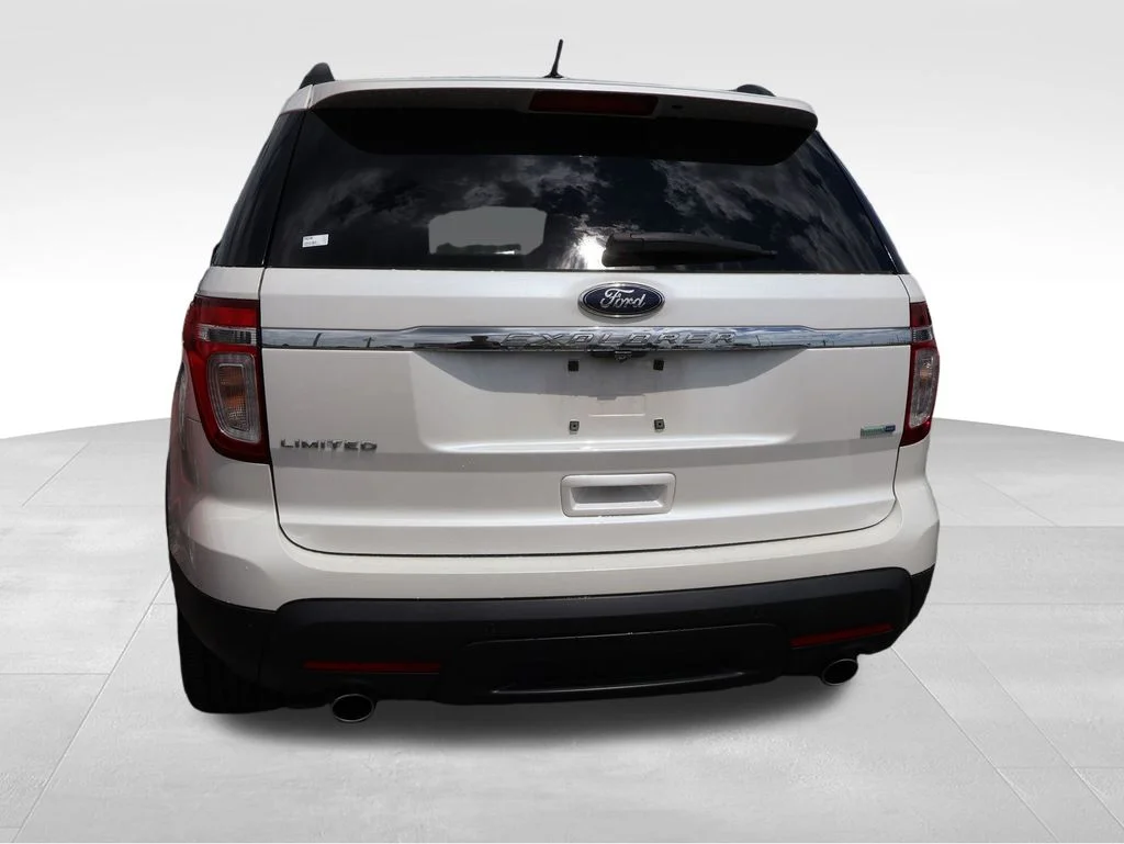 Used 2014 White Platinum Clearcoat Metallic Ford Limited image 8