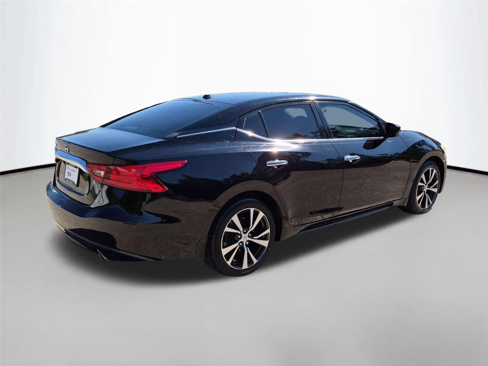 Used 2016 Super Black Nissan 3.5 S image 5
