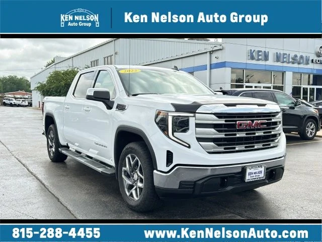 Used 2022 Summit White GMC SLE image 1