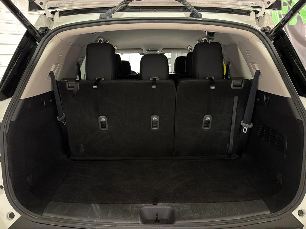 Used 2025 Glacier White Nissan SV image 41