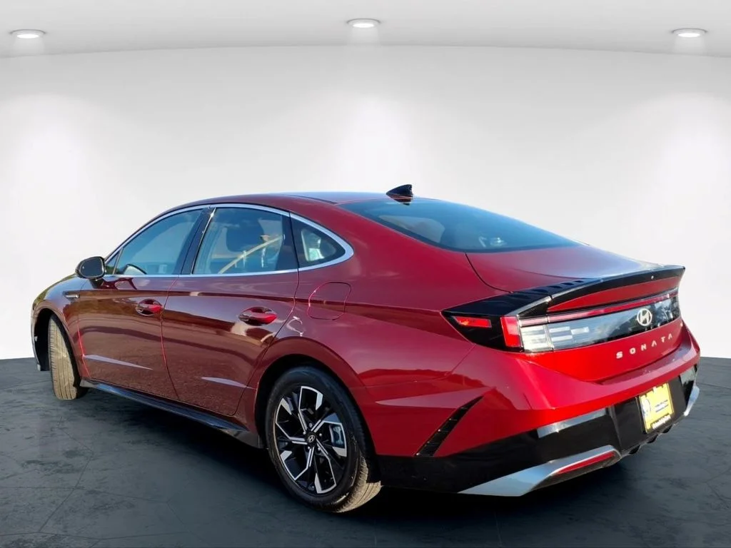 Used 2024 Red Hyundai SEL image 11