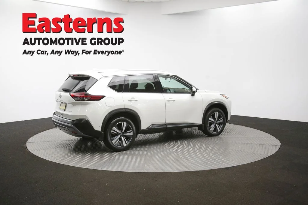Used 2022 White Nissan SL image 43