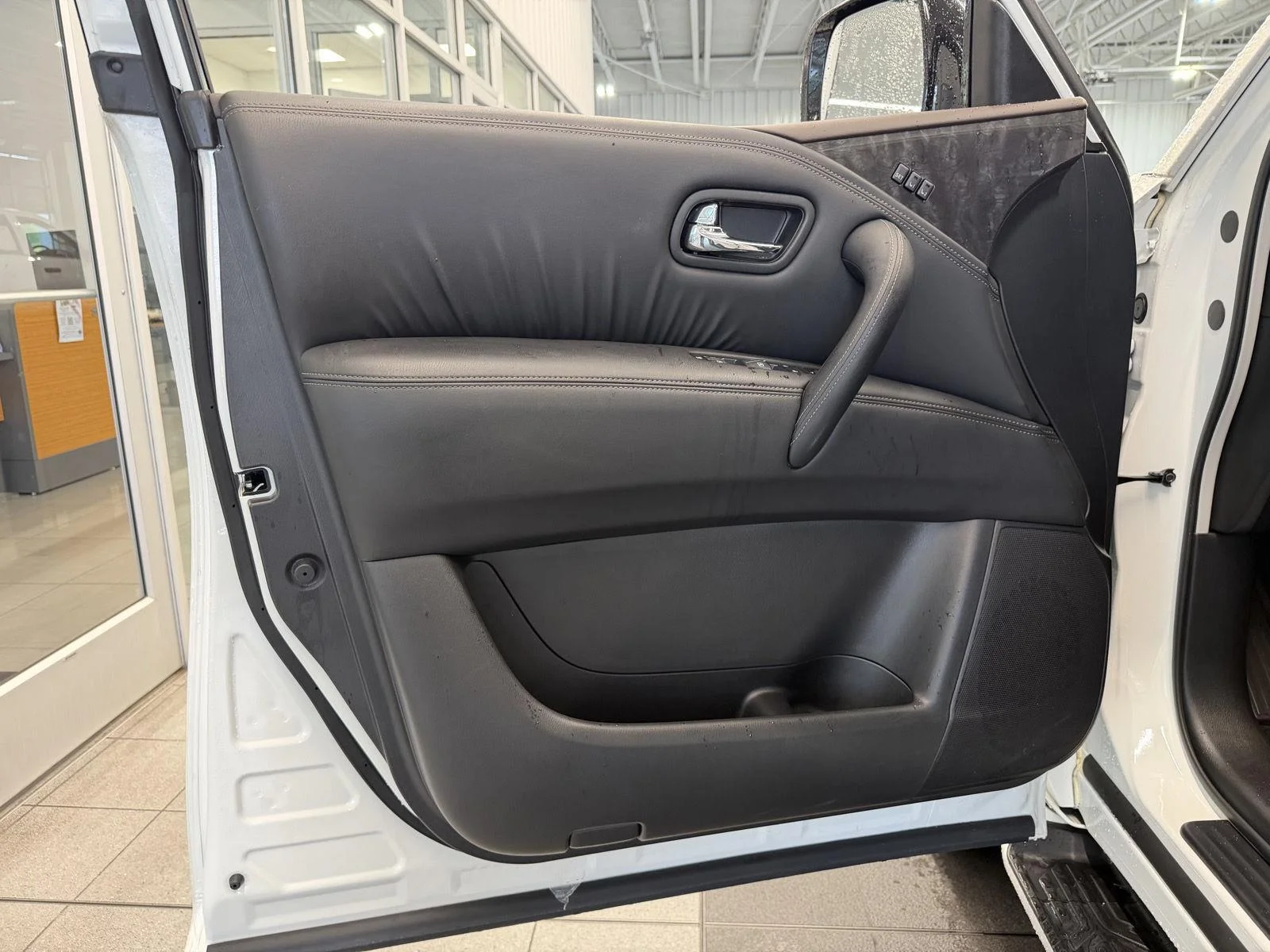 Used 2024 Aspen White Tricoat Nissan Platinum image 15