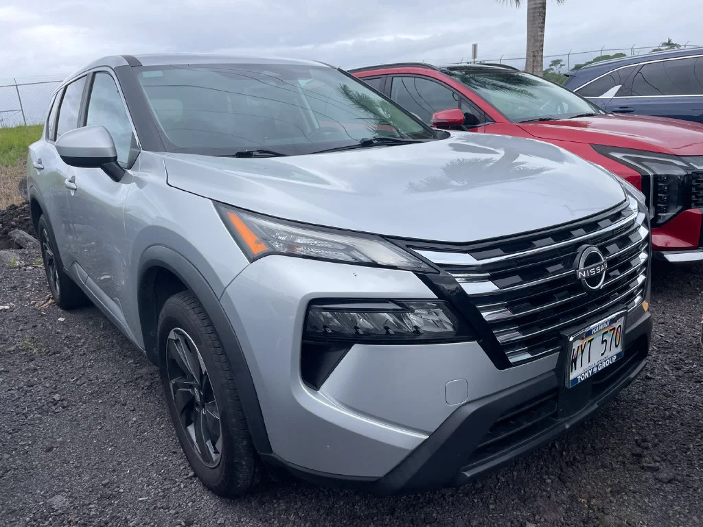 Used 2024 Silver Nissan SV image 2