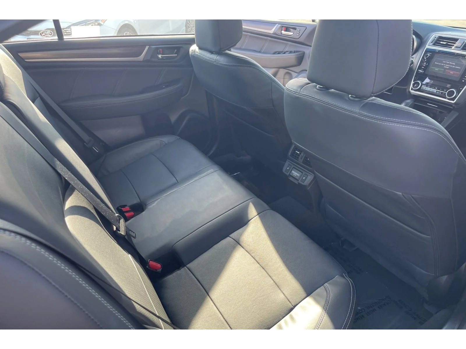 Used 2018 CRYSTAL WHITE PEA Subaru Limited image 17
