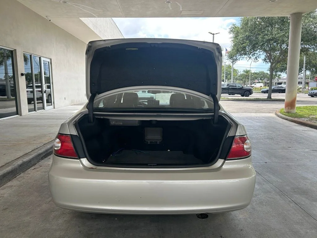 Used 2002  Lexus 300 image 33