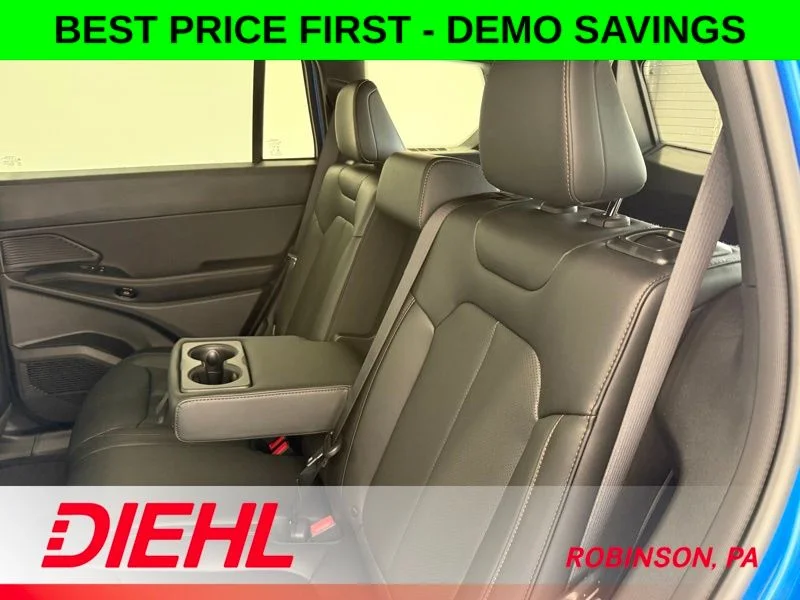 New 2026 Hydro Blue Pearl-Coat Exterior Paint Jeep Limited image 19
