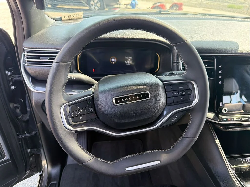 Used 2024 Gray Jeep Base image 11