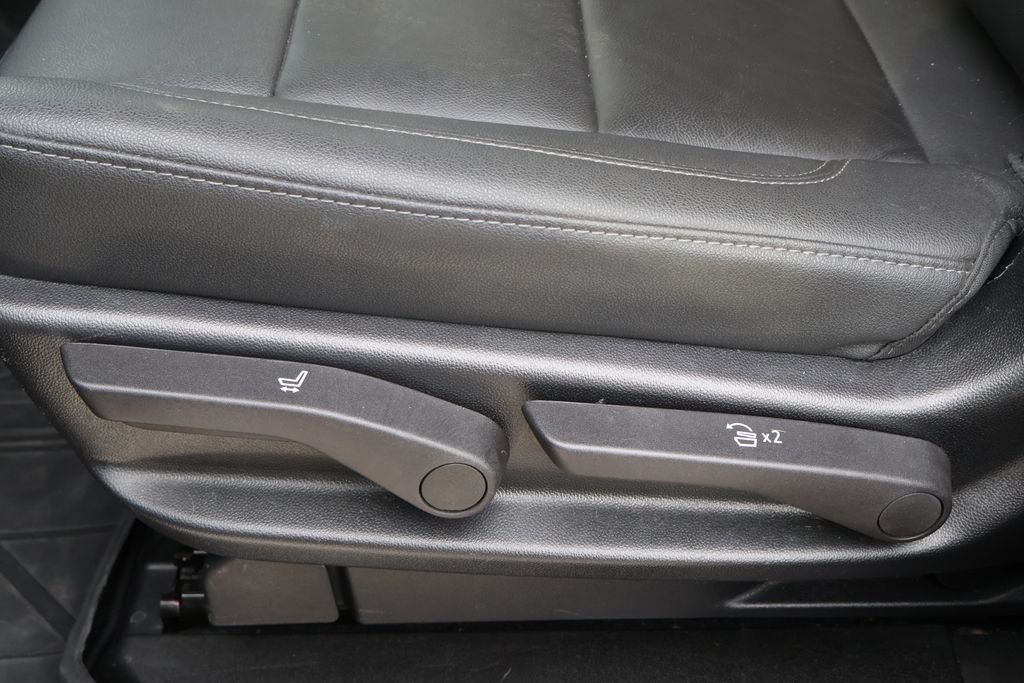 Used 2022 Blue Chevrolet Z71 image 37