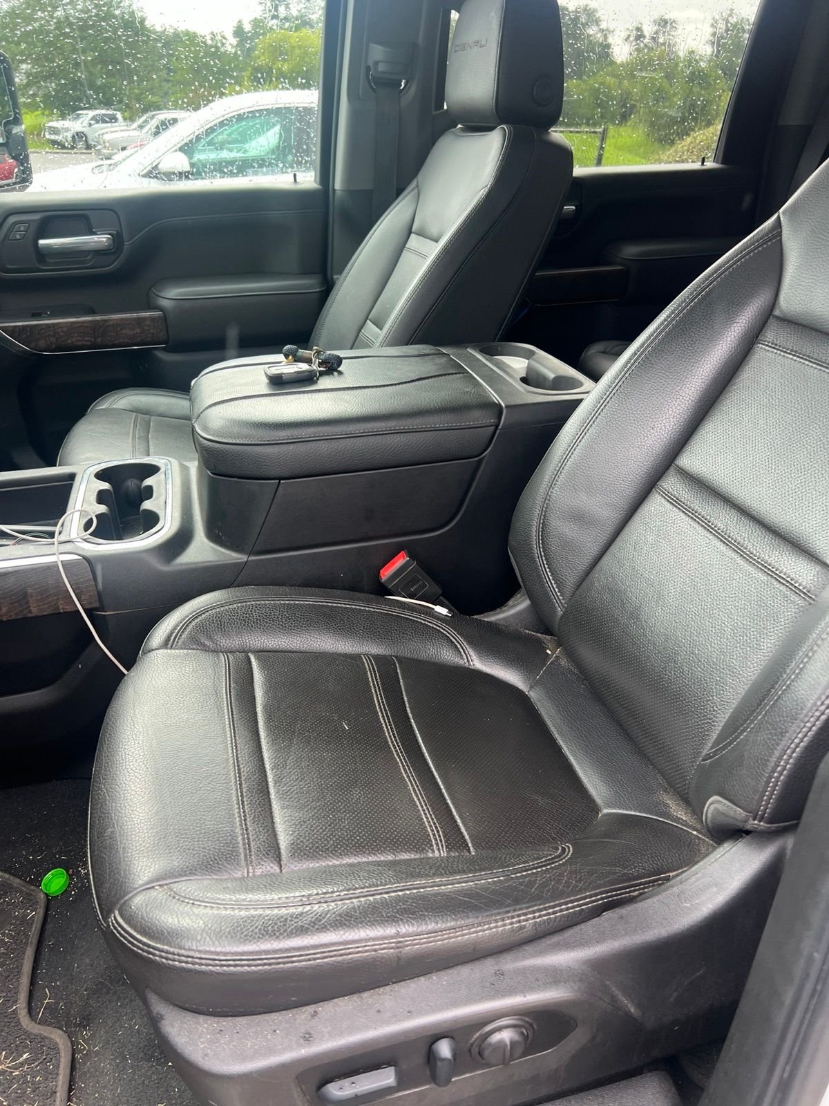 Used 2023 White GMC Denali image 10