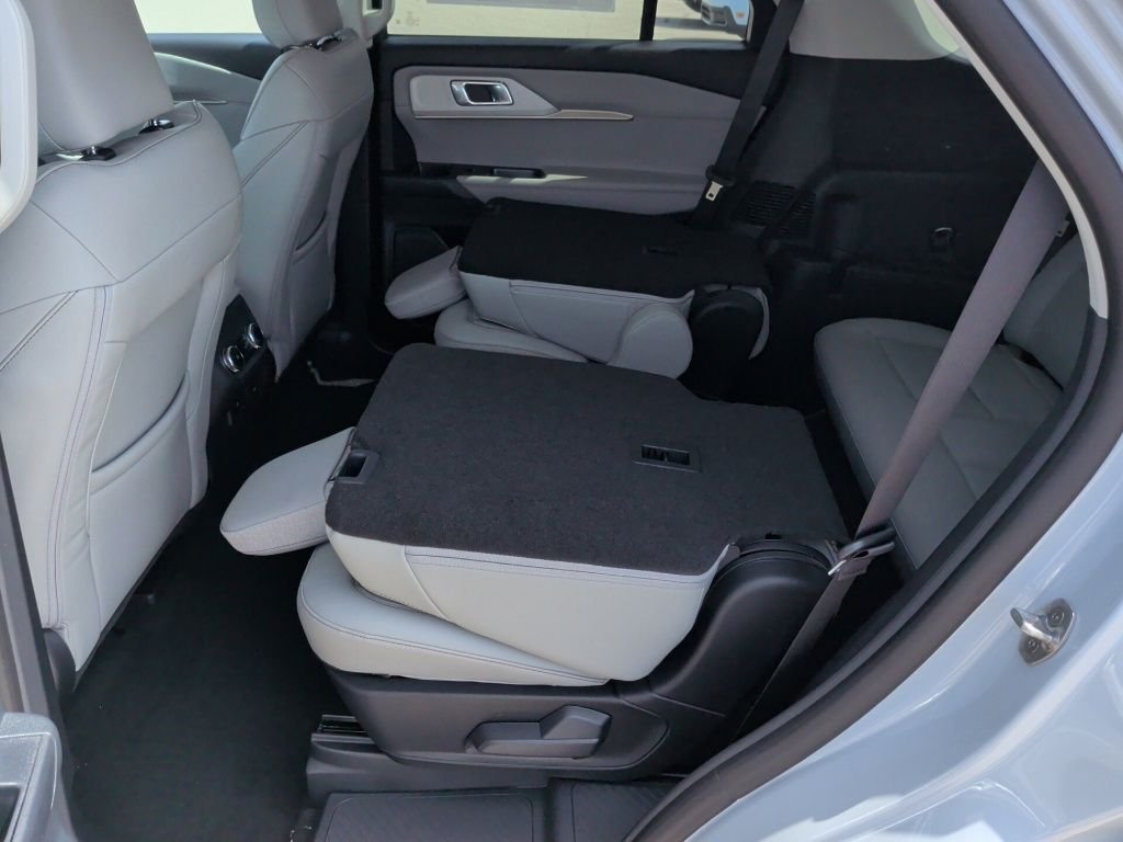 New 2026 Space White Metallic Ford Active image 36
