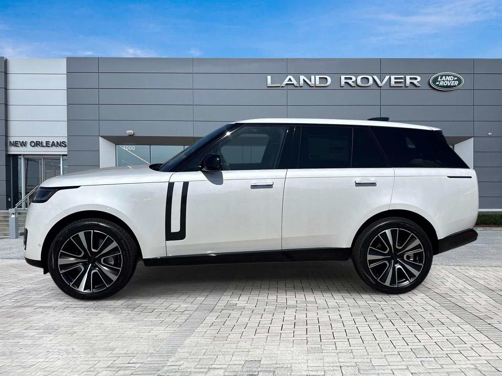 New 2026 Ostuni Pearl White Land Rover SE image 2