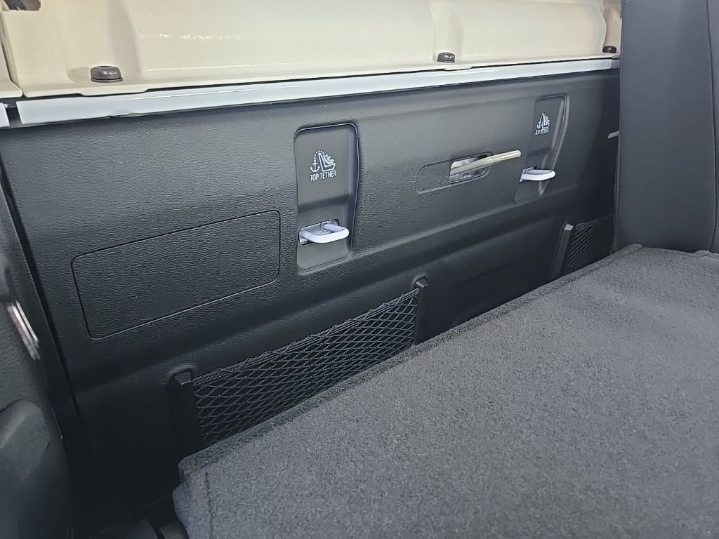 New 2026 Bright White Clear-Coat Exterior Paint Jeep Sahara image 88