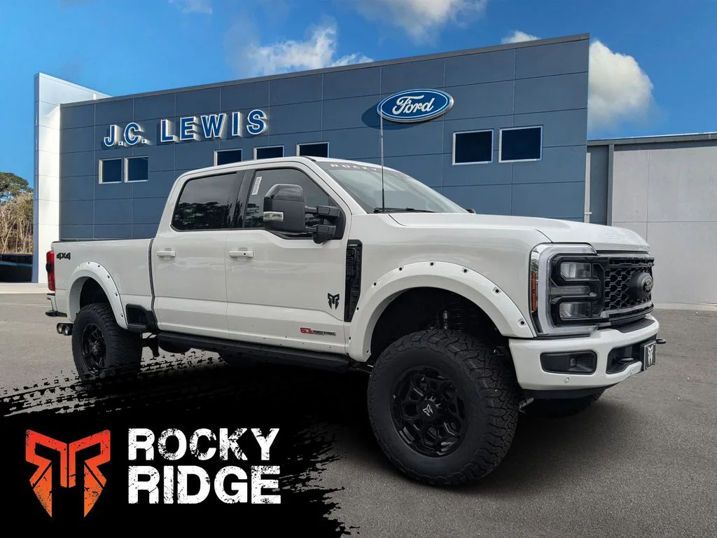 New 2026 Star White Metallic Tri-Coat Ford Lariat image 1