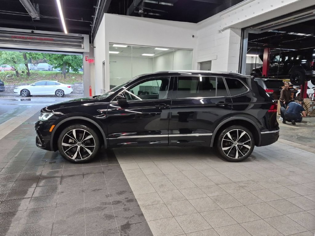 Used 2024 Black Volkswagen 2.0T SEL R-Line image 8